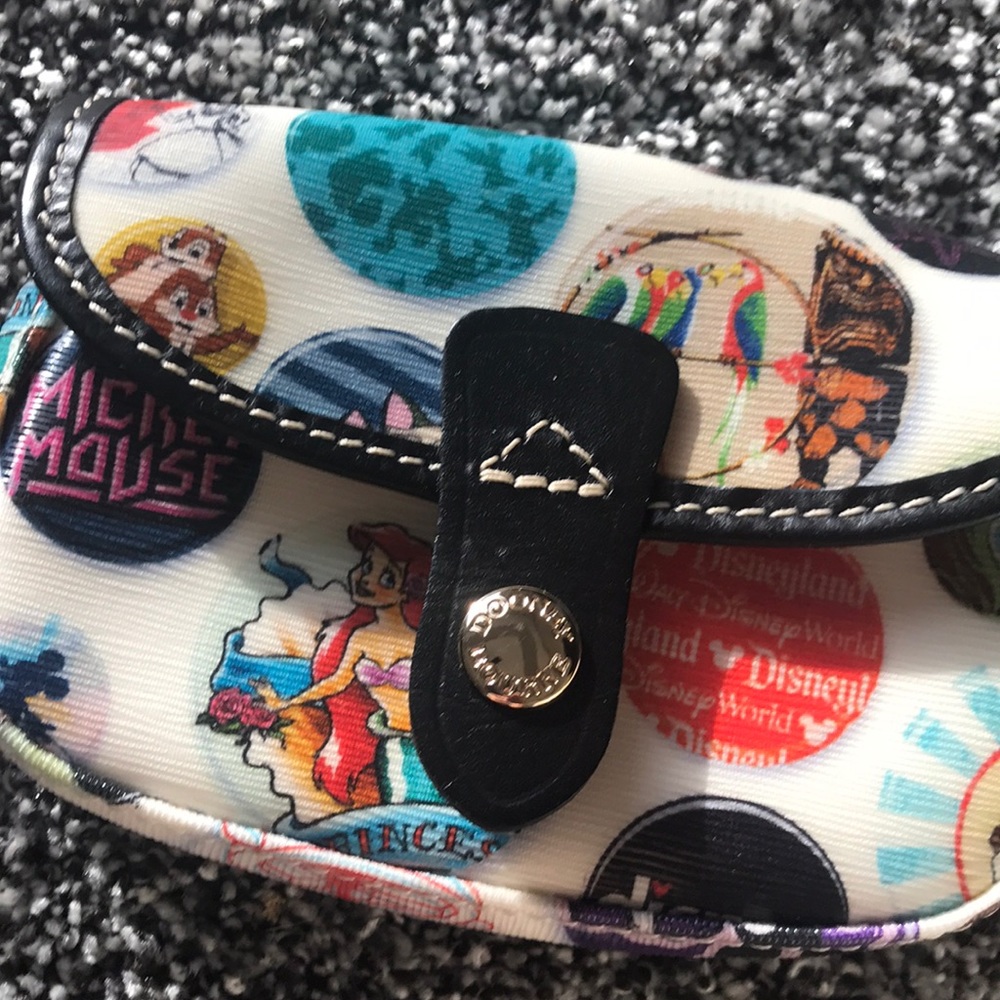 Small clutch/wristlet